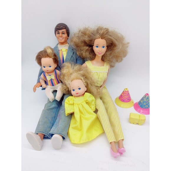 Vintage 1986 The Heart Family Suprise Party Deluxe Set #2383  Dad Mom Kids Dolls - Picture 2 of 16